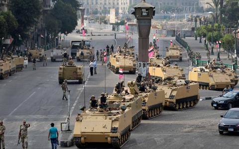 Αίγυπτος: Σε θέση μάχης ο στρατός